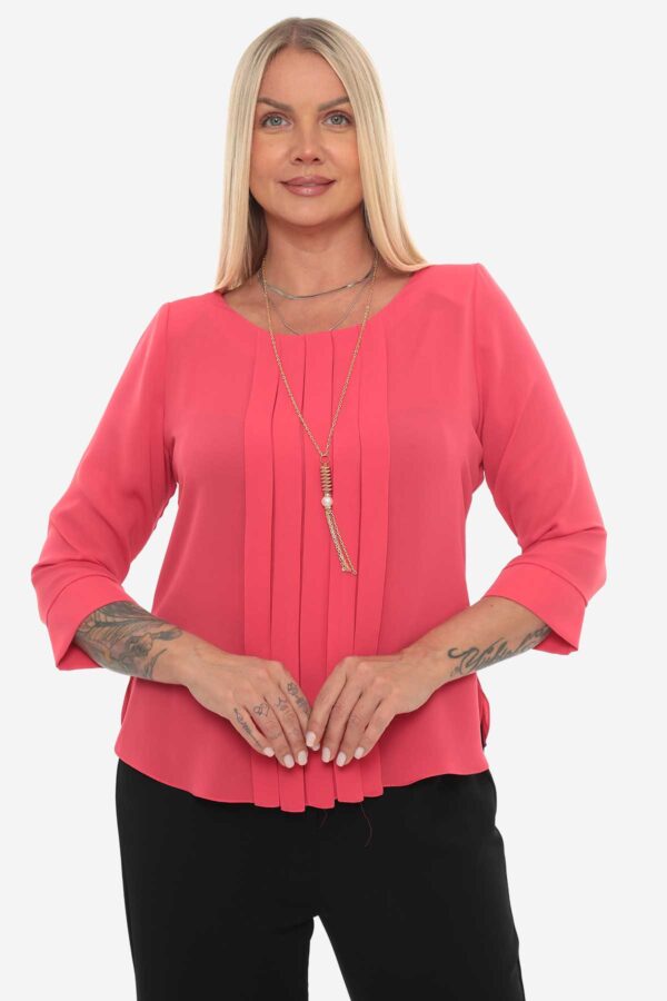 Önü pileli kolyeli kadın bluz